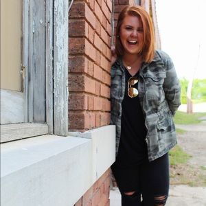 Meet your Posher, Whitney